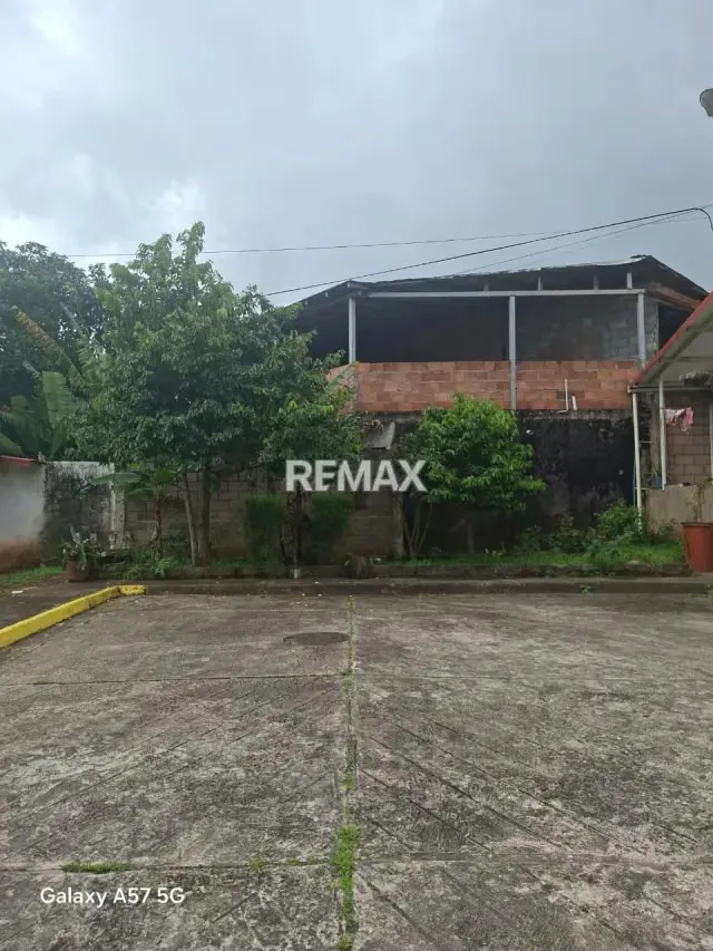 En venta Casa + Apartamento ubicada en urb una familia de hogar llanitos via cordero - 4