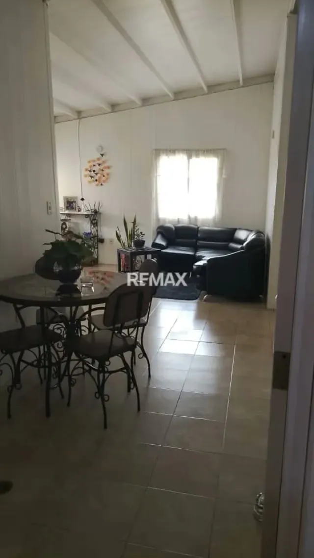 En venta Casa + Apartamento ubicada en urb una familia de hogar llanitos via cordero - 5