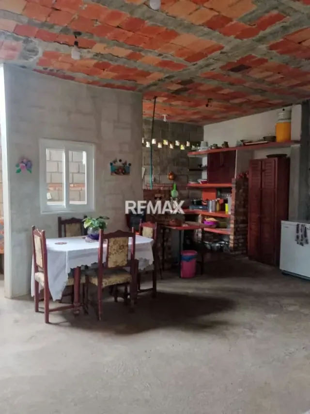 En venta Casa + Apartamento ubicada en urb una familia de hogar llanitos via cordero - 7