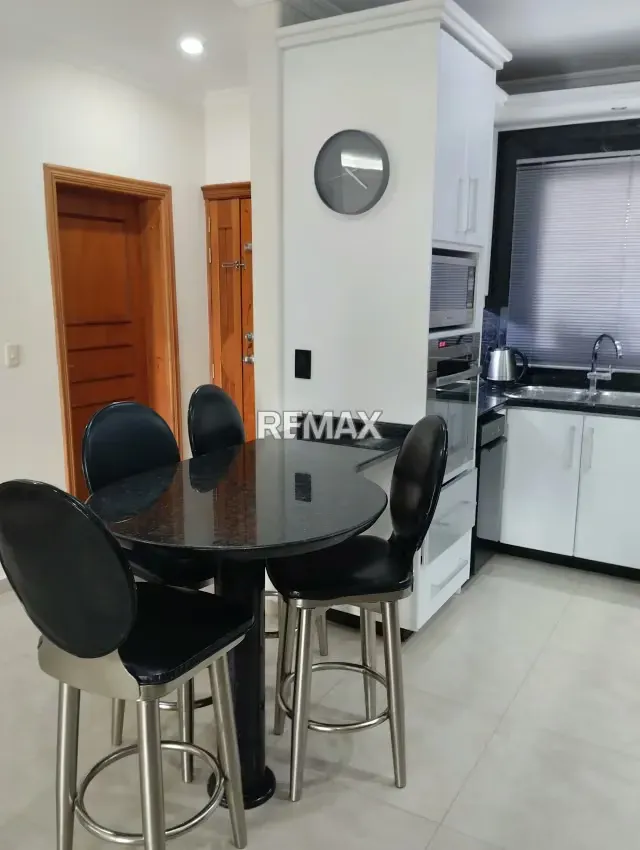EN ALQUILER CASA BOTE A - 3