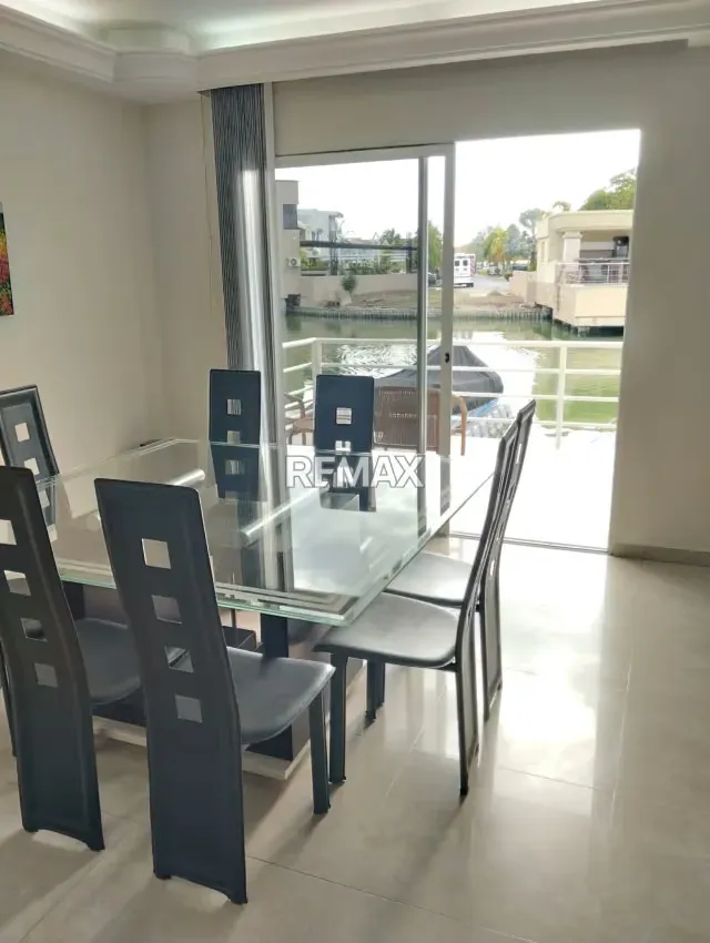 EN ALQUILER CASA BOTE A - 5