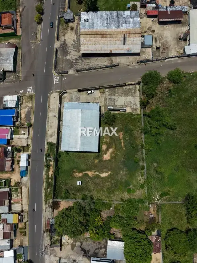 VENDE PUNTO COMERCIAL Y LOCAL COMERCIAL MACHIQUES DETRAS DE GADEMA