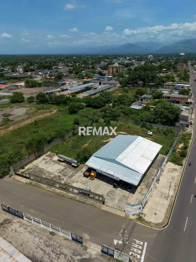 VENDE PUNTO COMERCIAL Y LOCAL COMERCIAL MACHIQUES DETRAS DE GADEMA - 3