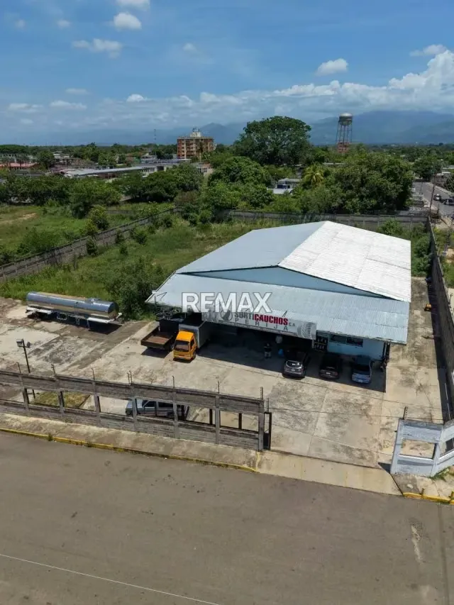VENDE PUNTO COMERCIAL Y LOCAL COMERCIAL MACHIQUES DETRAS DE GADEMA - 4