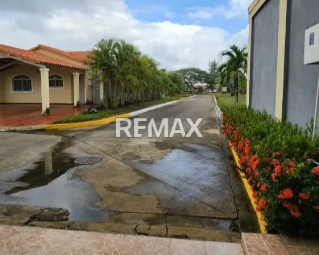 SE VENDE CASA EN URB. TERRAZAS DEL NORTE, COND. GUAYACÁN I, TIPURO. - 17