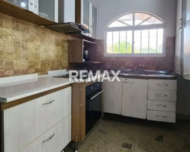SE VENDE CASA EN URB. TERRAZAS DEL NORTE, COND. GUAYACÁN I, TIPURO. - 5