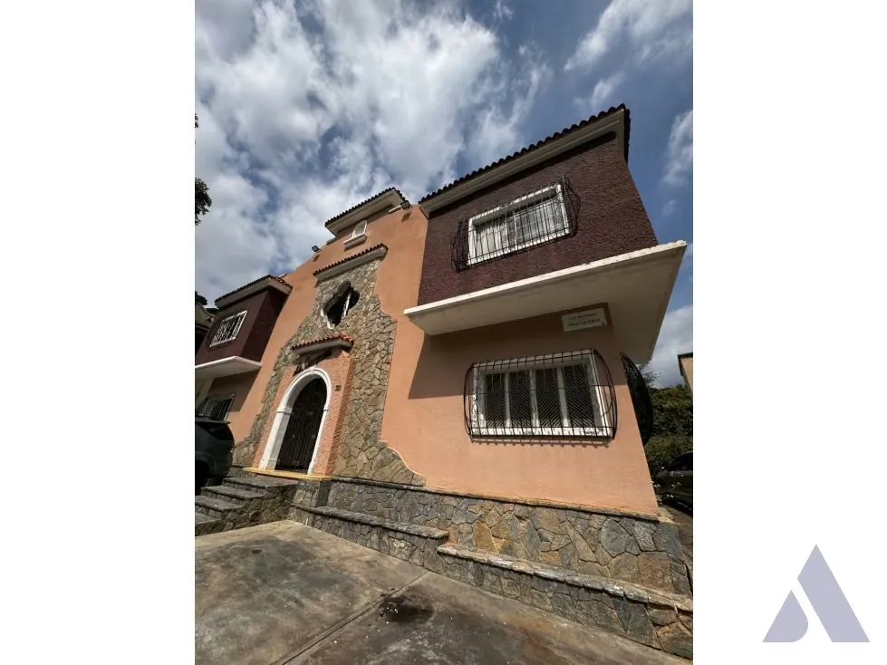 Se alquila oficina-showroom-deposito Las Mercedes - 2