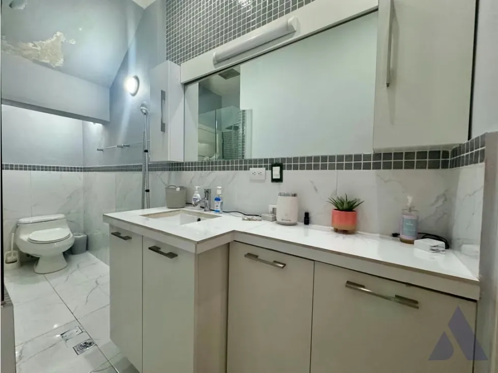 Se alquila oficina-showroom-deposito Las Mercedes - 8