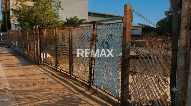 Vendo terreno comercial en excelente ubicación, avenida principal, con Zonificación PR 3 CV, lo que permite ejecutar obras civiles de alta envergadura, hasta diez (10) niveles. - 3