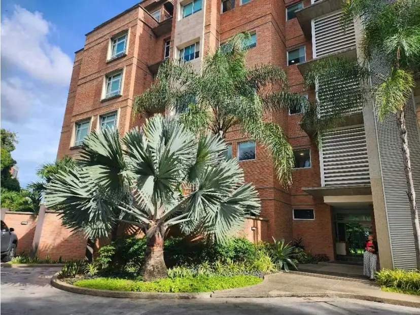 Se Alquila duplex 3H+S/5b/5E + maletero La castellana