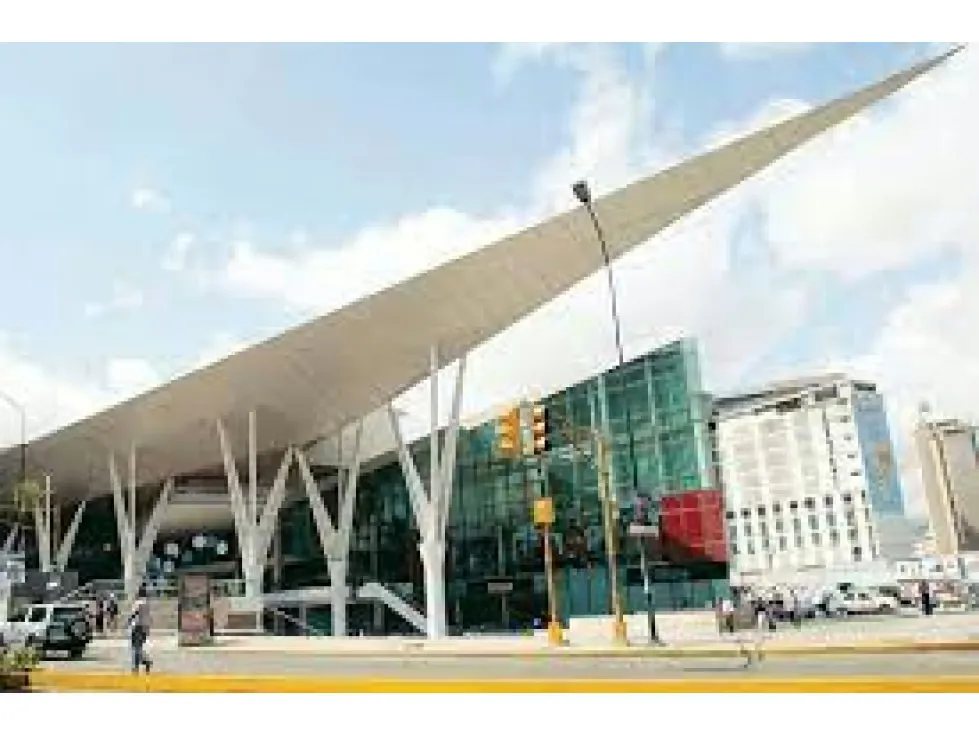 Alquilo oficina 330m2 C.C.Millennium Los Dos Caminos 0880