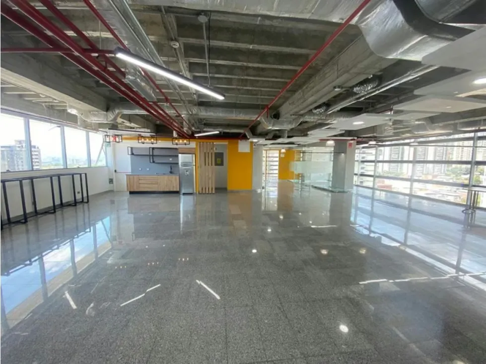 Alquilo oficina 330m2 C.C.Millennium Los Dos Caminos 0880 - 4