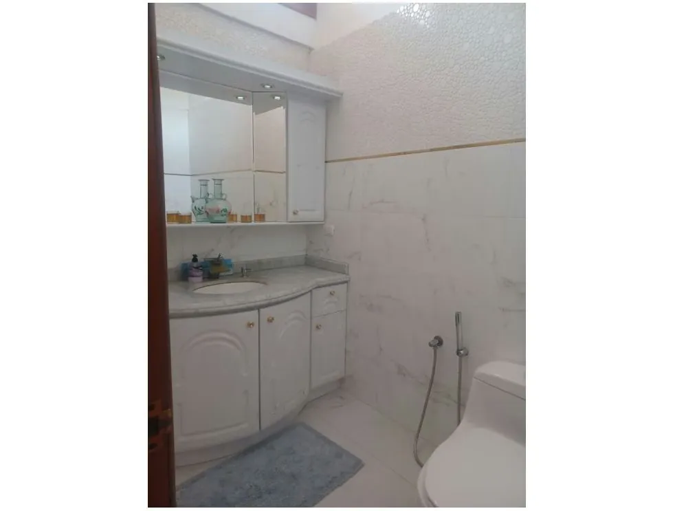 VENTA CASA300m2 6H/7B/2E, ANEXO CALLE CERRADA URB Santa Sofia 9915 - 16