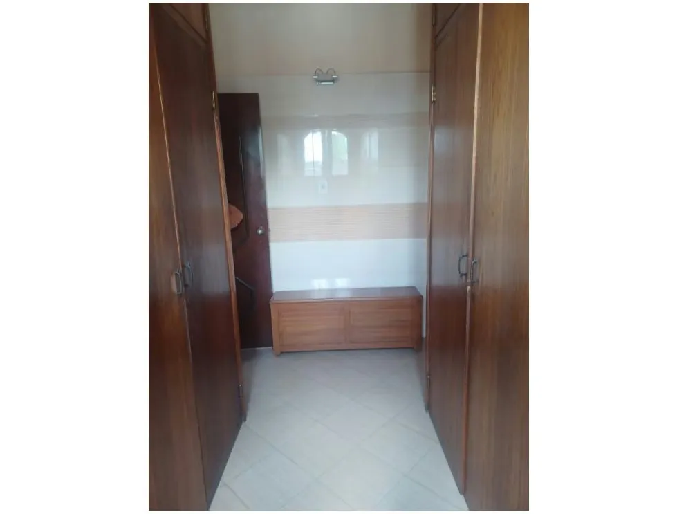 VENTA CASA300m2 6H/7B/2E, ANEXO CALLE CERRADA URB Santa Sofia 9915 - 19