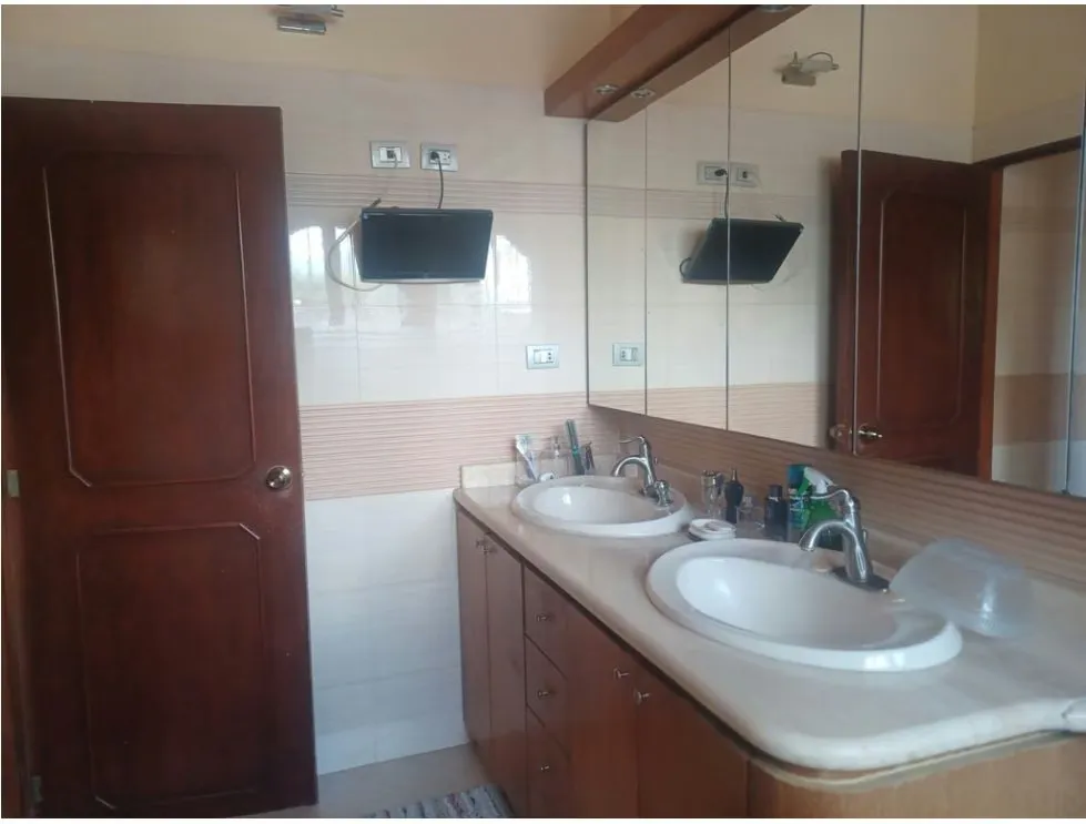 VENTA CASA300m2 6H/7B/2E, ANEXO CALLE CERRADA URB Santa Sofia 9915 - 22
