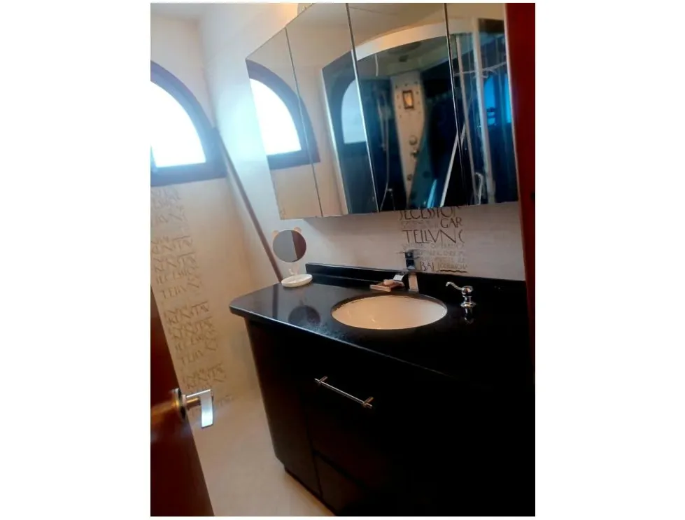 VENTA CASA300m2 6H/7B/2E, ANEXO CALLE CERRADA URB Santa Sofia 9915 - 25