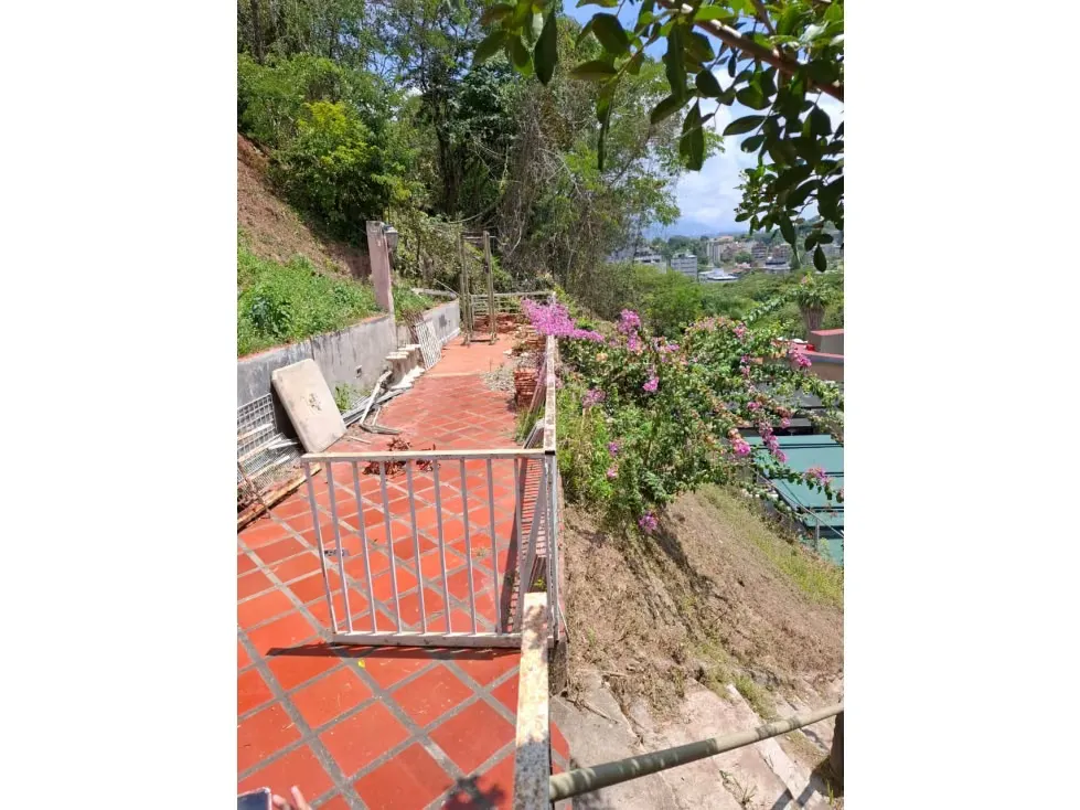 VENTA CASA300m2 6H/7B/2E, ANEXO CALLE CERRADA URB Santa Sofia 9915 - 46