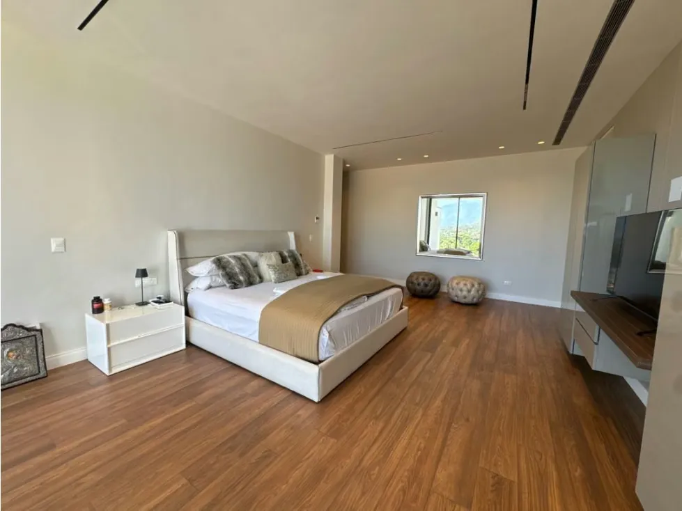 Vendo casa 1154m2 4H+S/4.5B+S/12P Prados del Este - 33