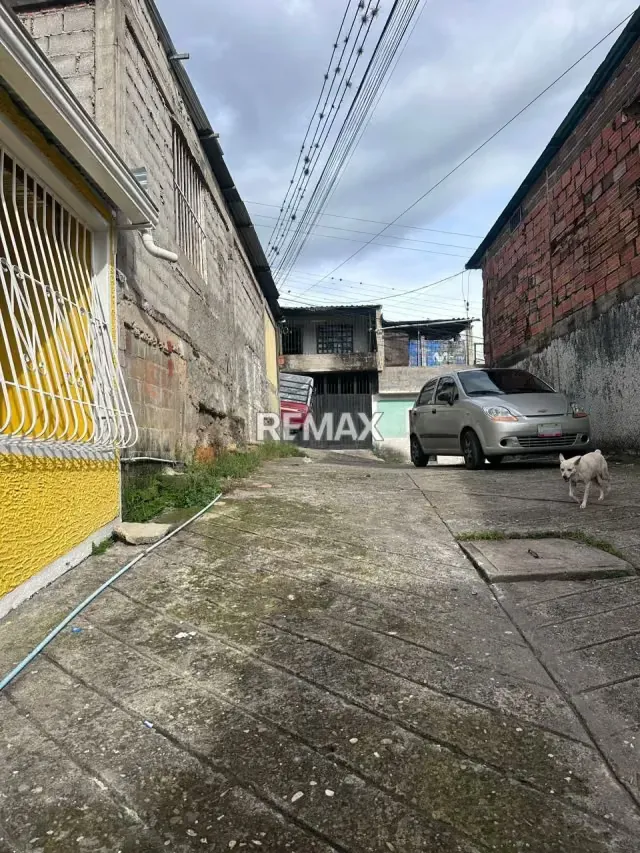 Se vende casa ubicada en San Josesito sector E calle union - troncal 5. - 5
