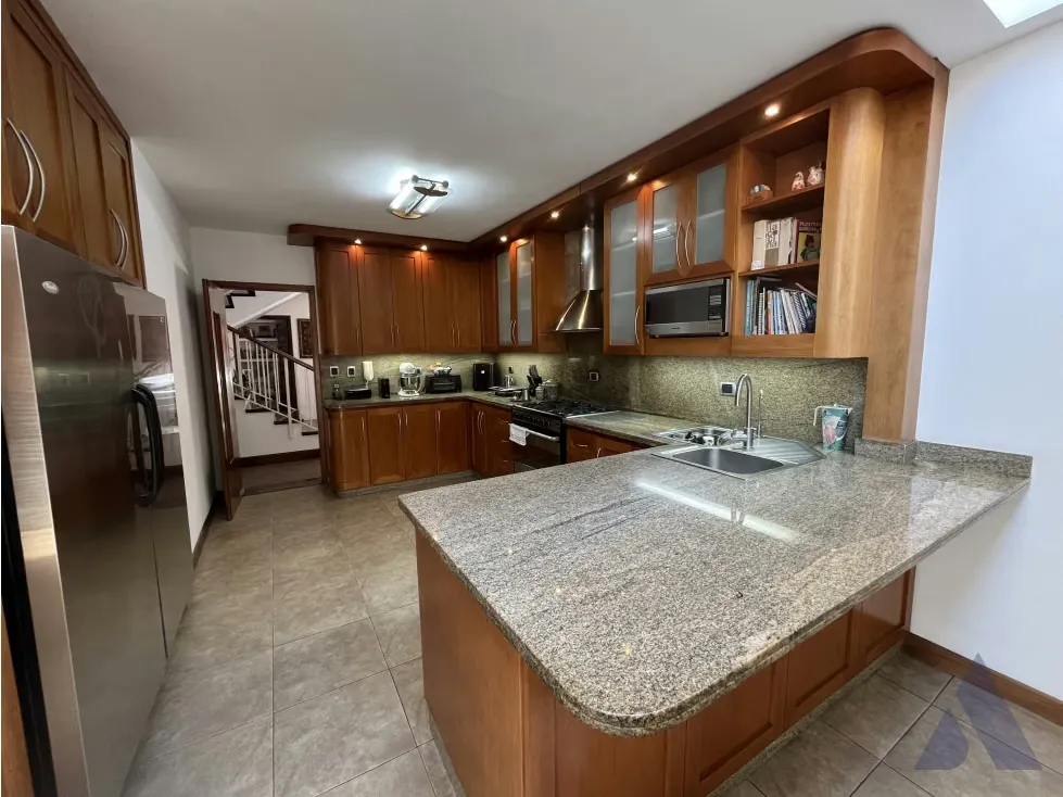 Se vende casa 320m2 Sebucan 7364 - 6