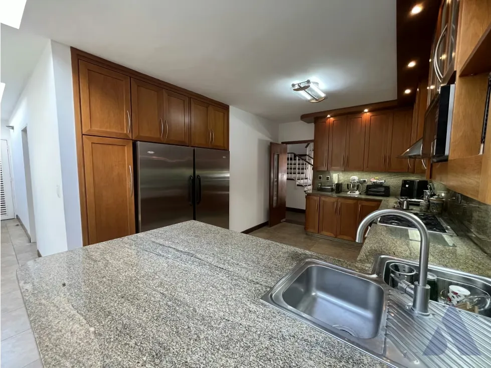 Se vende casa 320m2 Sebucan 7364 - 7