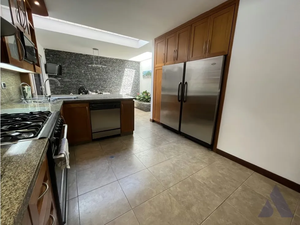 Se vende casa 320m2 Sebucan 7364 - 8