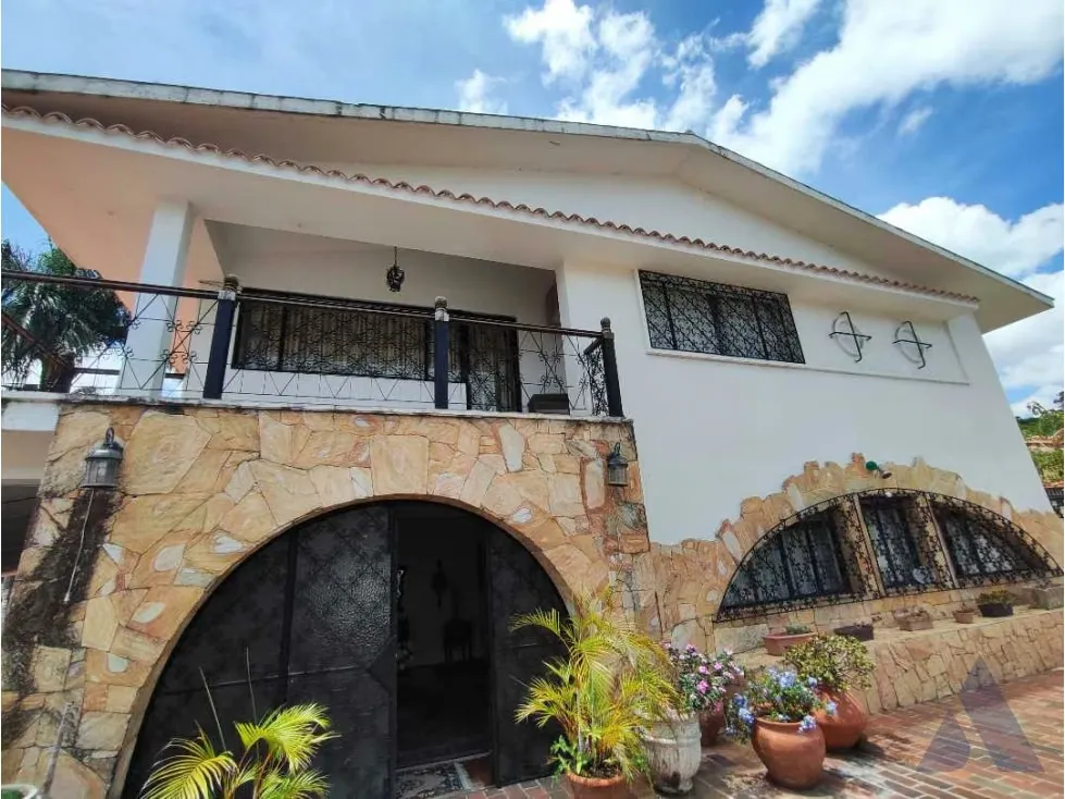 Vendo casa 600m2 Cumbres de Curumo 2409
