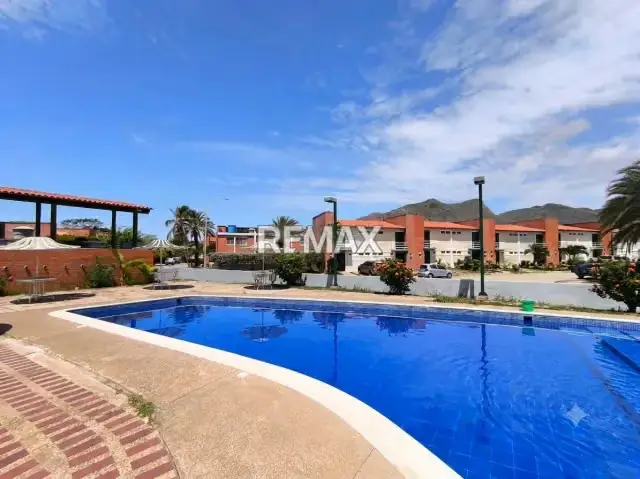ACOGEDOR Y VERSATIL TOWNHOUSE EN VENTA, EL VALLE, ISLA DE MARGARITA
