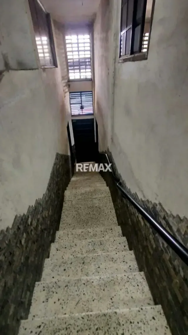 Venta de Edificio Comercial de Oportunidad en el Centro de la Ciudad de Maracay Es tu Oportunidad de Invertir!! - 3