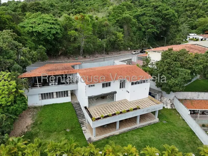 Casa (Multipes Niveles) en Venta en Cumbres de Curumo, Distrito Metropolitano