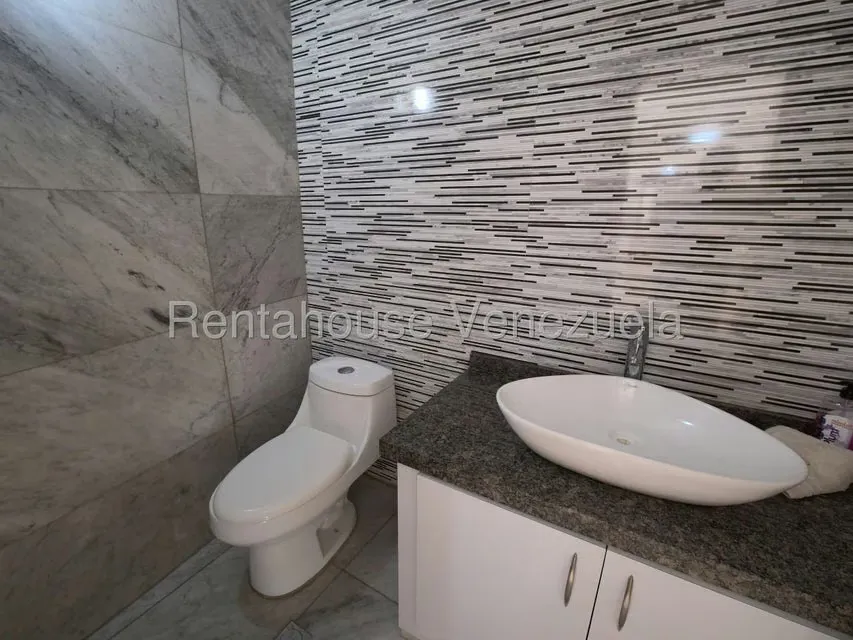 Casa (Multipes Niveles) en Venta en Cumbres de Curumo, Distrito Metropolitano - 19