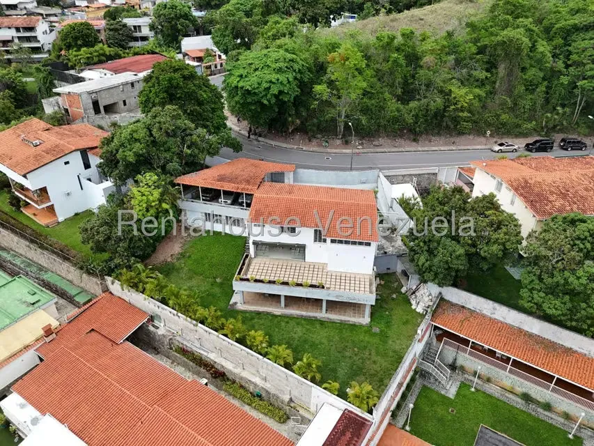 Casa (Multipes Niveles) en Venta en Cumbres de Curumo, Distrito Metropolitano - 2