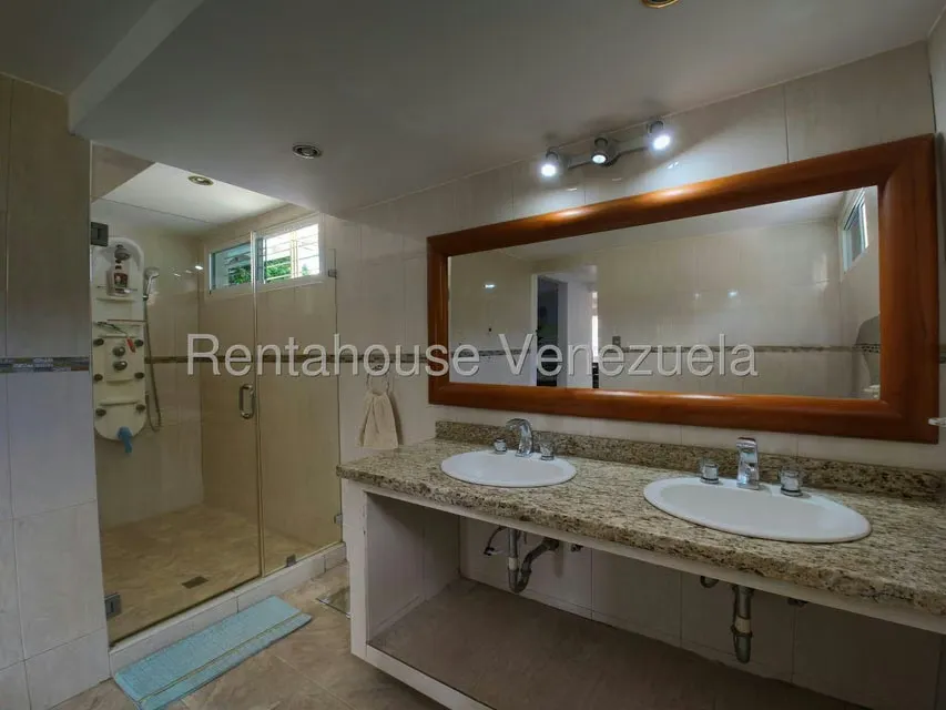 Casa (Multipes Niveles) en Venta en Cumbres de Curumo, Distrito Metropolitano - 41
