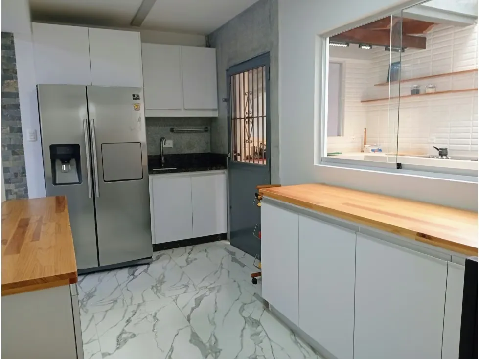 Vendo casa actualizada 440m2 5h/6b/2p Los Naranjos 2112 - 12