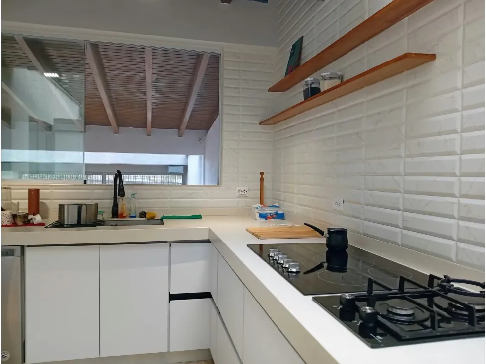 Vendo casa actualizada 440m2 5h/6b/2p Los Naranjos 2112 - 13