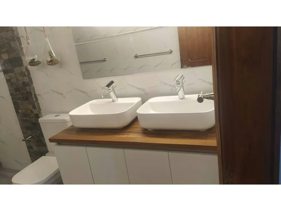 Vendo casa actualizada 440m2 5h/6b/2p Los Naranjos 2112 - 20