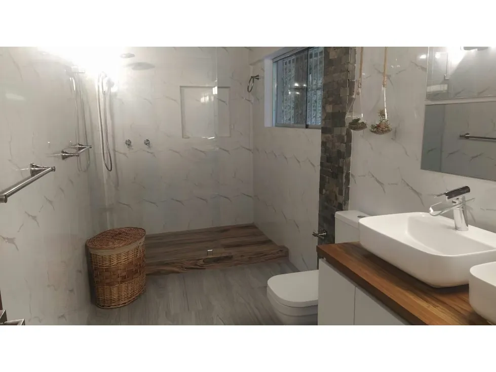 Vendo casa actualizada 440m2 5h/6b/2p Los Naranjos 2112 - 21