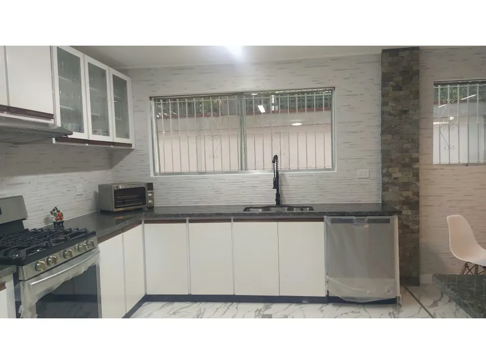 Vendo casa actualizada 440m2 5h/6b/2p Los Naranjos 2112 - 10