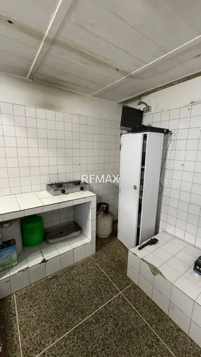 ALQULER DE PLANTA CON AREA COMERCIAL, EN EL CEMENTERIO, CARACAS. - 4