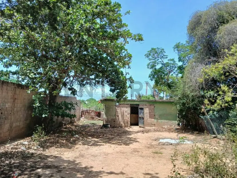 TERRENO CON BIENHECHURÍA