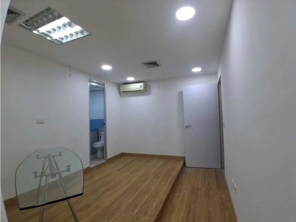 SE ALQUILA OFICINA EN SABANA GRANDE 50m2 - 2