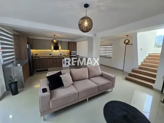 En venta bello Townhouse en San Diego totalmente remodelado - 3