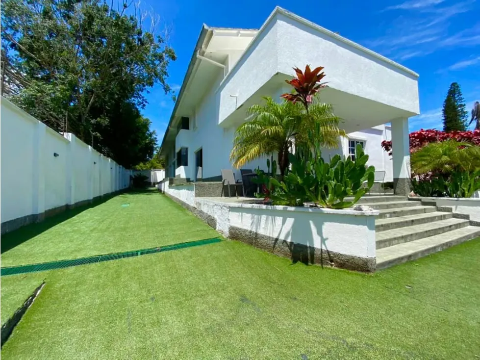 Se vende Casa 1250m² 7h+2s/7b/6p Prados del este