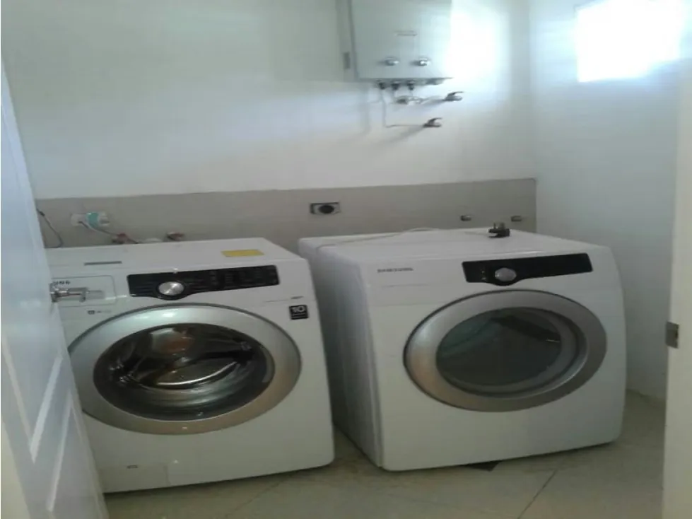 Alquilo anexo 220m2 La California Sur 0637 - 8