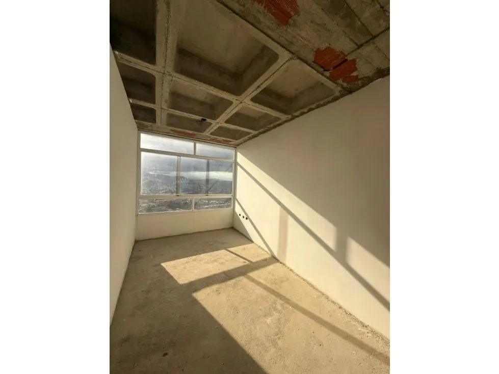 SE VENDE TOWN HOUSE TRIPLEX EN LA TAHONA