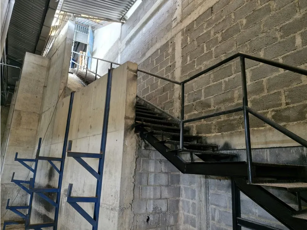 Alquilo galpon 2000m2 Km9 Fllas de Mariche 7986 - 12