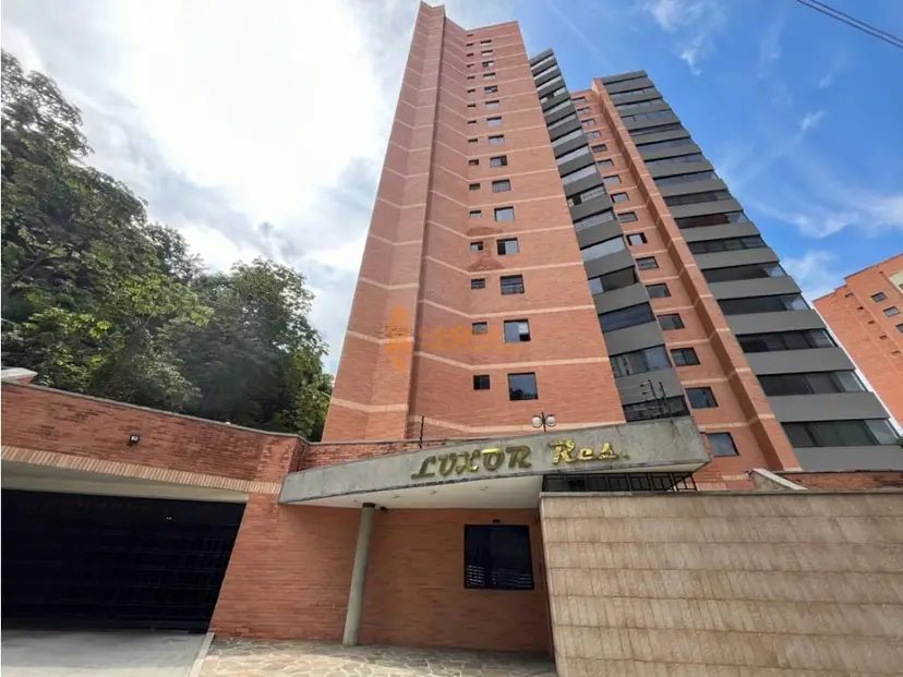 EN VENTA amplio apartamento en OBRA BLANCA Urb. Las Chimeneas