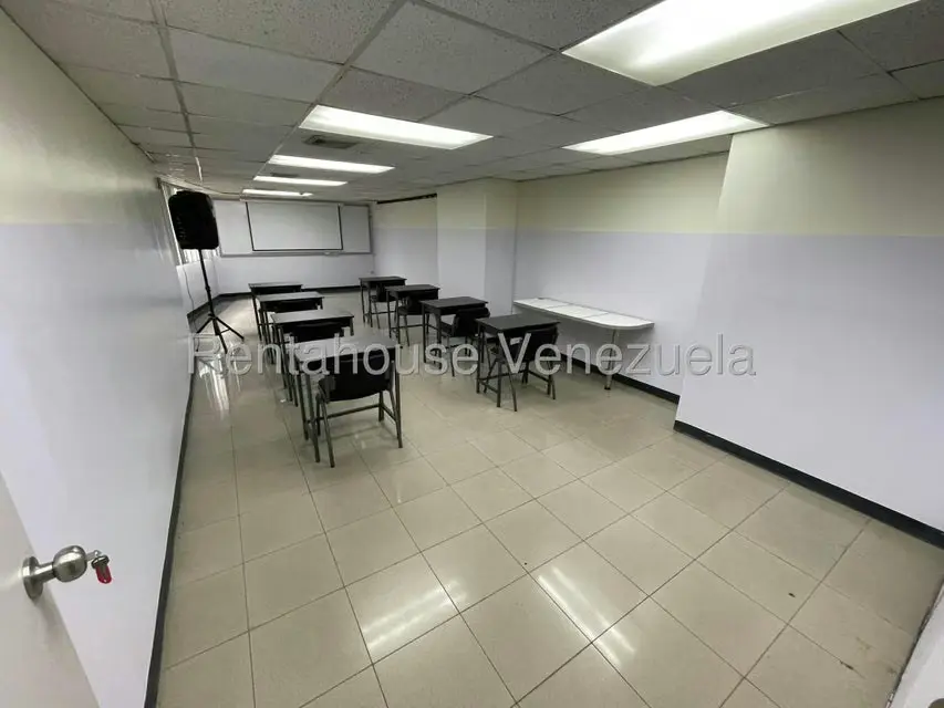 Oficina en Alquiler en Parroquia Catedral, Distrito Metropolitano - 12