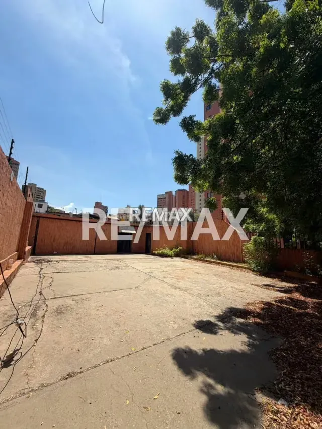 TERRENO EN VENTA EN AVENIDA EL MILAGRO - 4