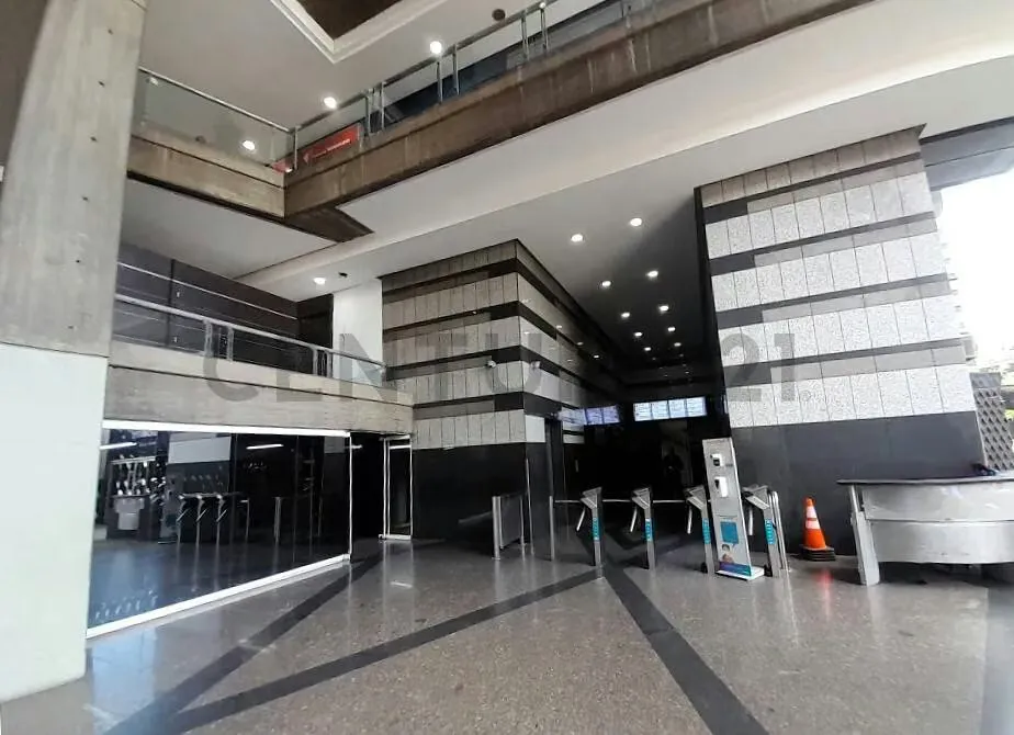 OFICINA CORPORATIVA EN CENTRO COMERCIAL EL RECREO - 3